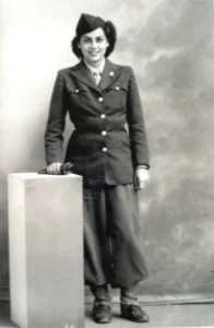 Marguerite en Uniforme, en 1944